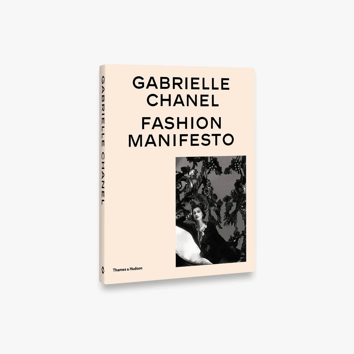 Gabrielle Chanel: Fashion Manifesto by Miren Arzalluz & Véronique Belloir · Thames & Hudson.