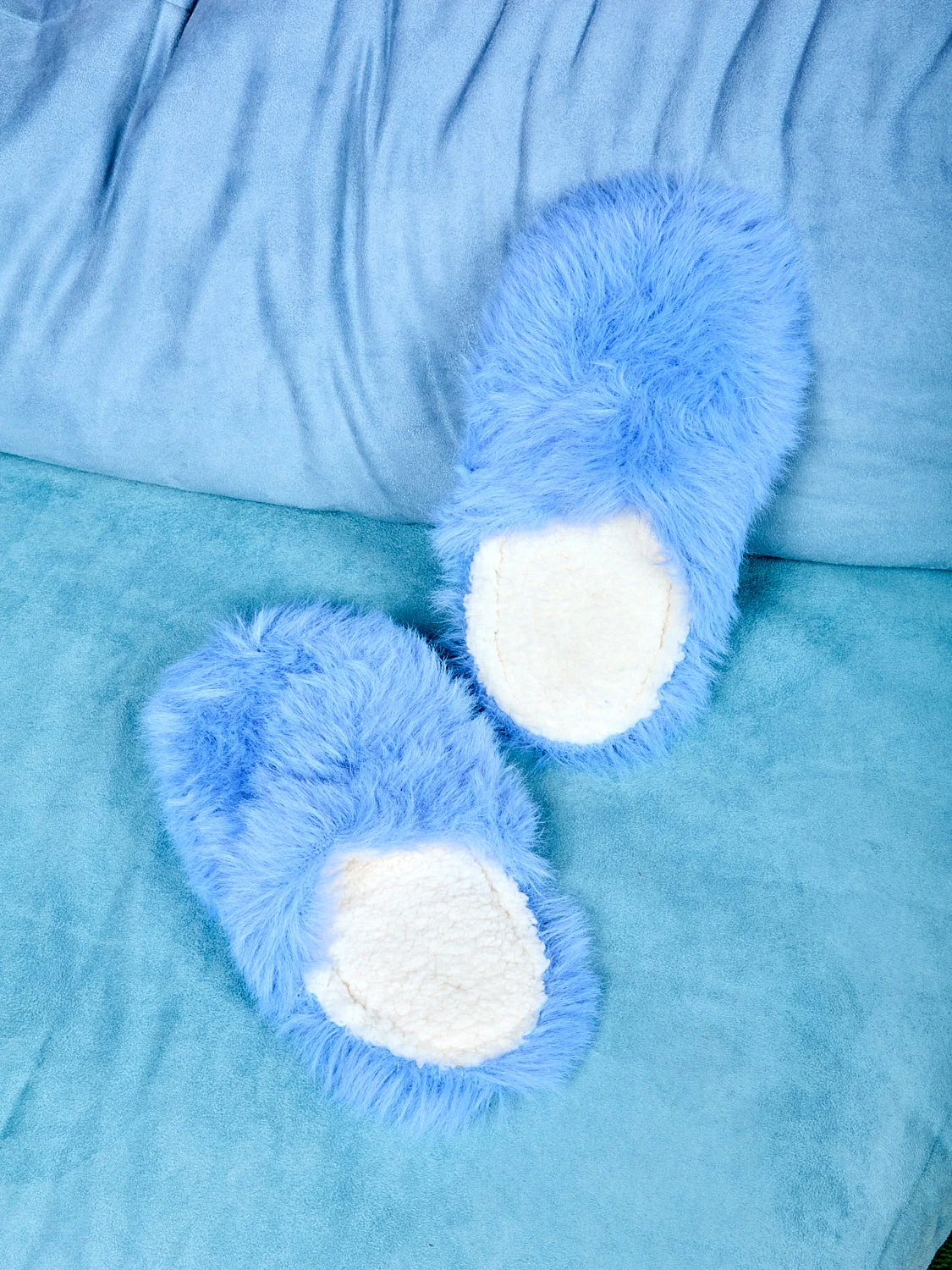 Fuzzy Slide Slippers by Verloop.