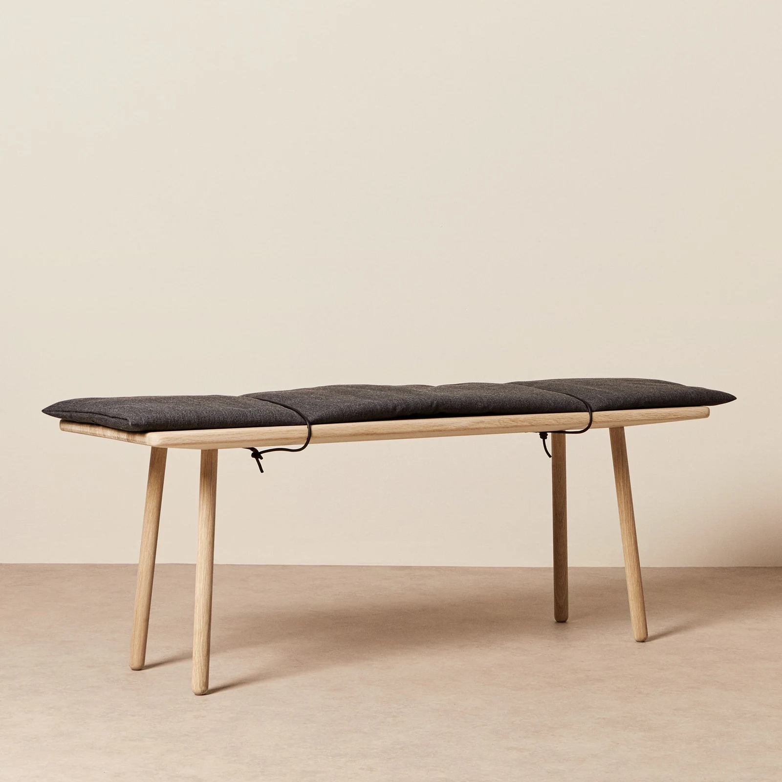 Georg Bench by Fritz Hansen.