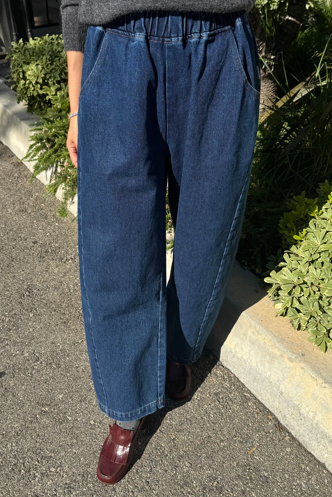 Arc Pants - BLUE DENIM by P&Y COMPANY.